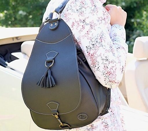 Sac-à-dos Billy en cuir vachette grainé noir mixte grand modèle en situation par Cuir Polaine, Artisan Créateur Maroquinier, Artisan de France