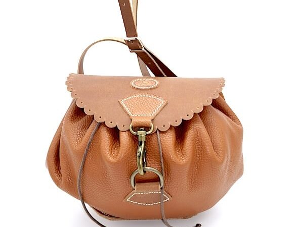 Sac à bandoulière Tosca femme en cuir lisse et grainé marron grand modèle par Cuir Polaine, Artisan Créateur Maroquinier, Artisan de France